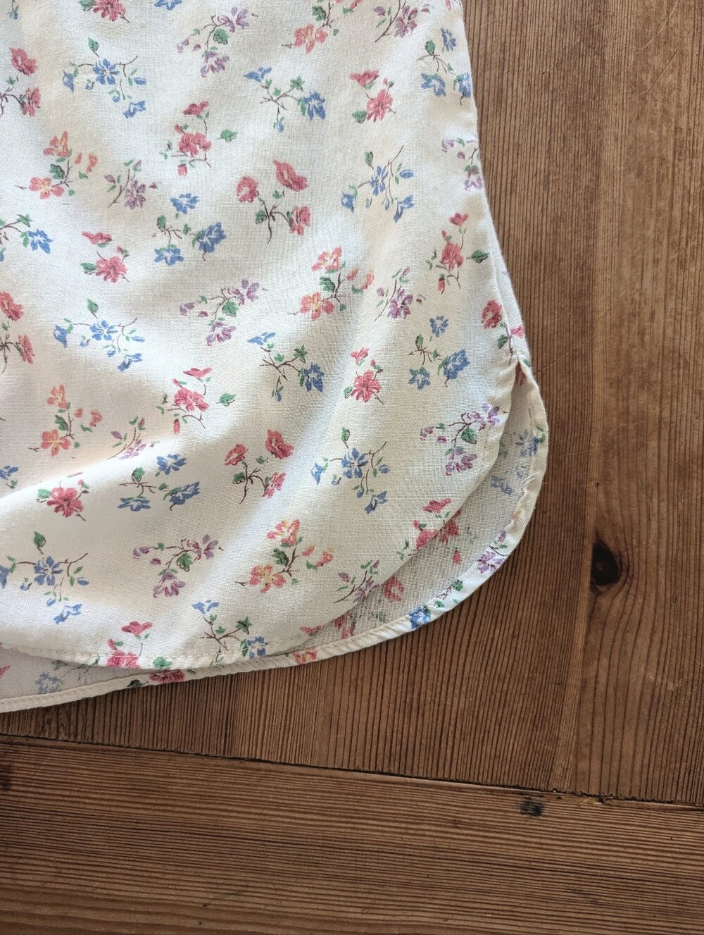 Vintage Gloria Vanderbilt Ditsy Floral Camp Collar Blouse Top Size 4 - Picture 7 of 7